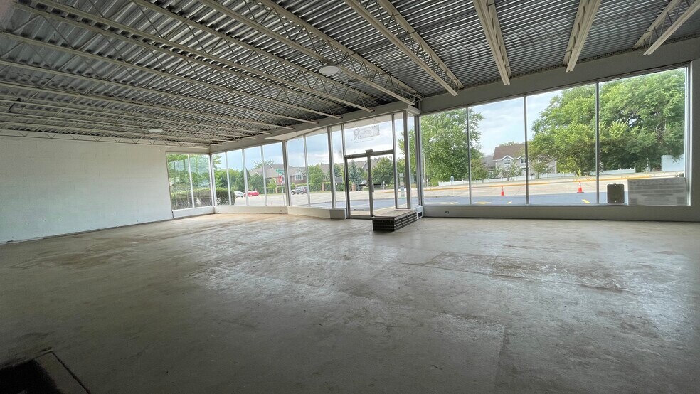 More Photos Of 855 W Northwest Hwy, Palatine Freestanding For Sale