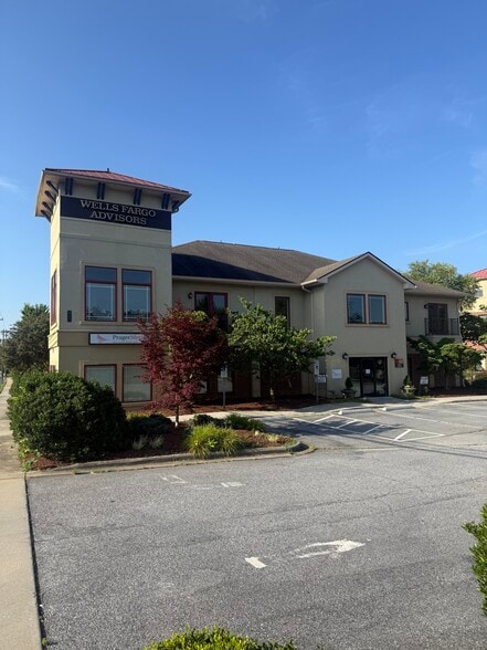 More Photos Of 421 S Church St, Hendersonville Office For Sale