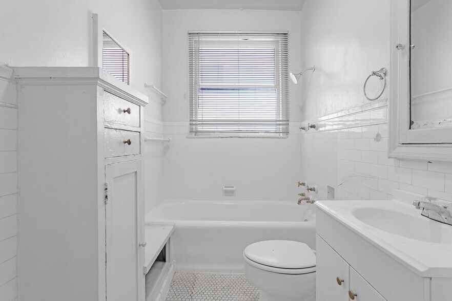 More Photos Of 335 S Berendo St, Los Angeles Apartments For Sale