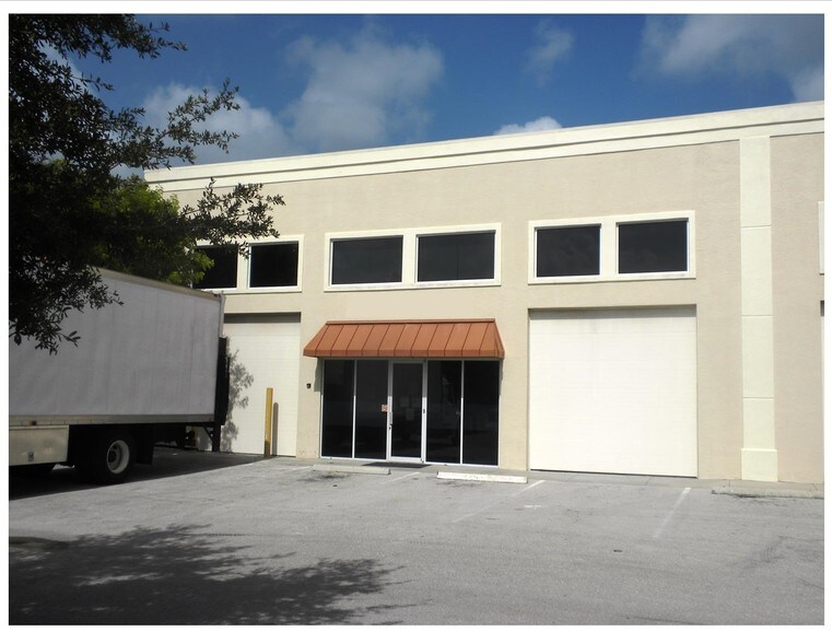 Primary Photo Of 1095 Business Ln, Naples Showroom For Sale