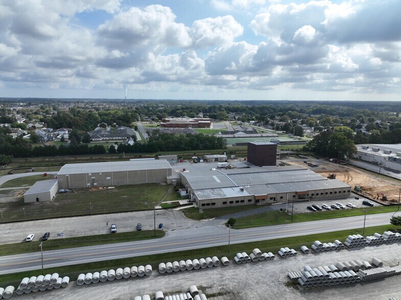 More Photos Of 701-703 Industrial Dr, Middletown Manufacturing For Lease