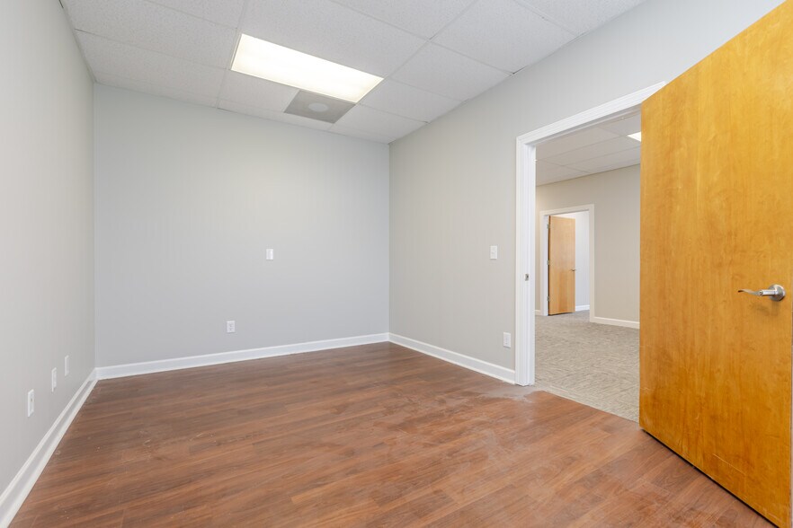 More Photos Of 100 Stone Village Dr, Fort Mill Bank For Lease