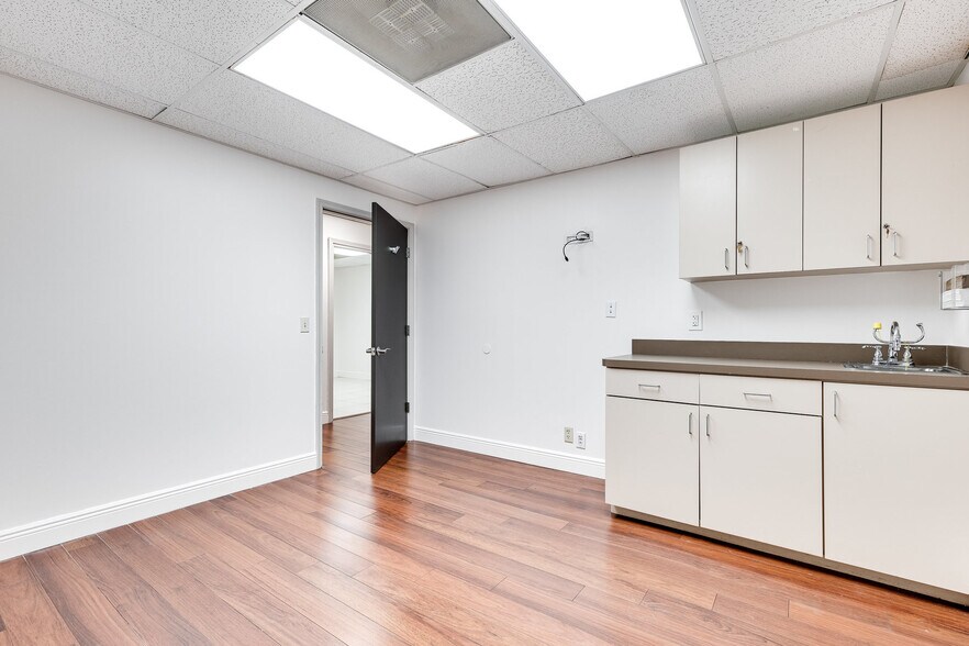 More Photos Of 7421 N University Dr, Tamarac Medical For Sale