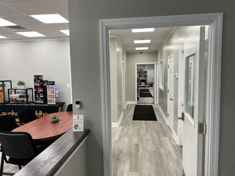 More Photos Of 1116 Old Logan Rd, Logan Flex For Lease