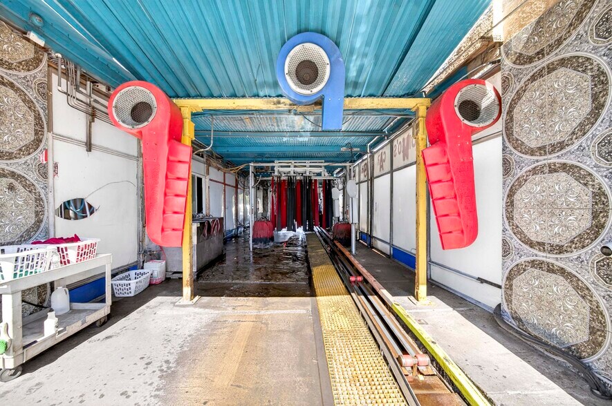 More Photos Of 195 N 2nd St, El Cajon Carwash For Sale