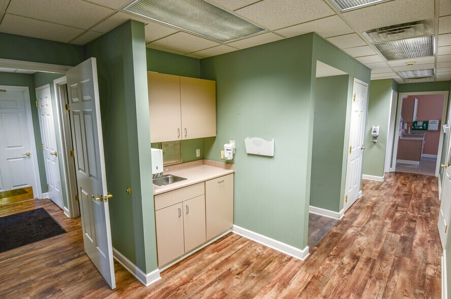 More Photos Of 1 & 13 Courtney Dr, Charleston Medical For Sale
