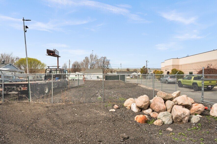 More Photos Of 5959 S Stratler St, Murray Industrial For Sale