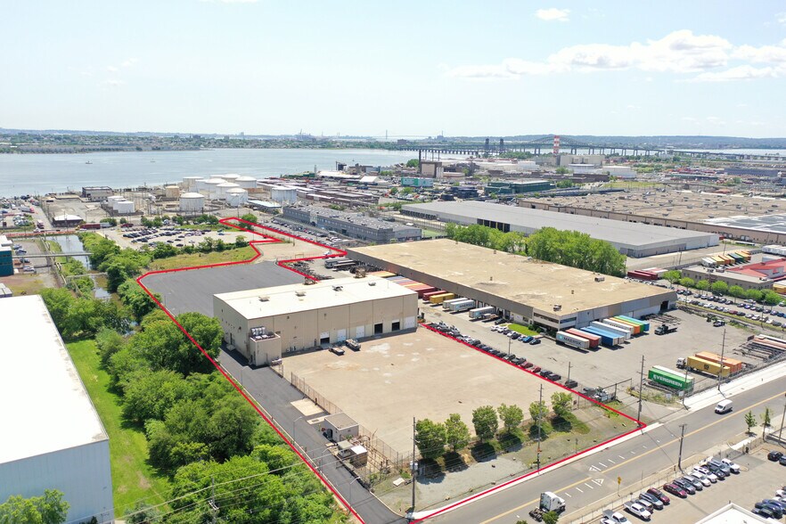 More Photos Of 449 Doremus Ave, Newark Warehouse For Lease