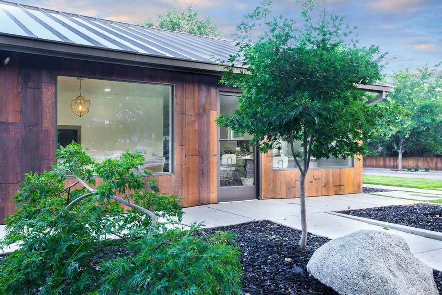 More Photos Of 303 S Robinson St, Tehachapi Office For Lease