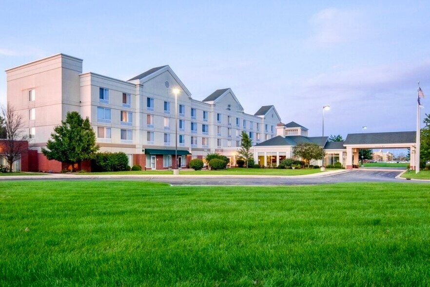 Primary Photo Of 455 Riverstone Pky, Kankakee Hotel For Sale