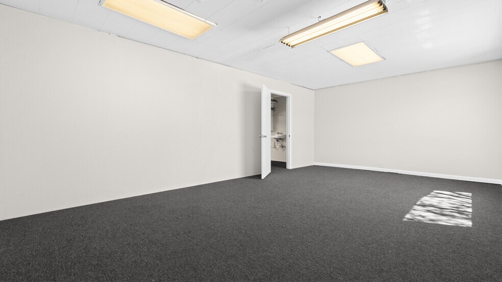 More Photos Of 648 S Commerce Ave, Sebring Freestanding For Sale