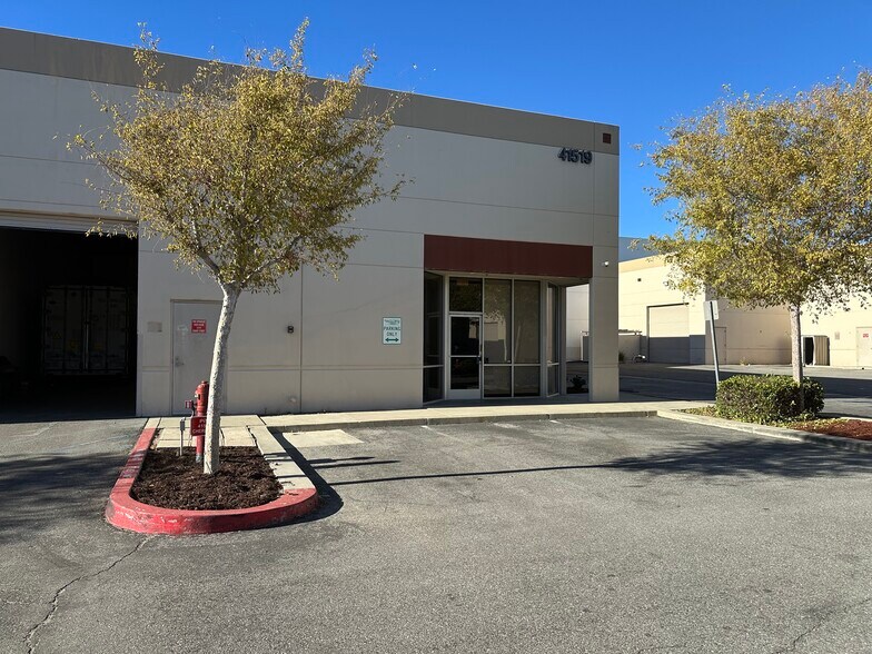 More Photos Of 41519 Cherry St, Murrieta Warehouse For Lease