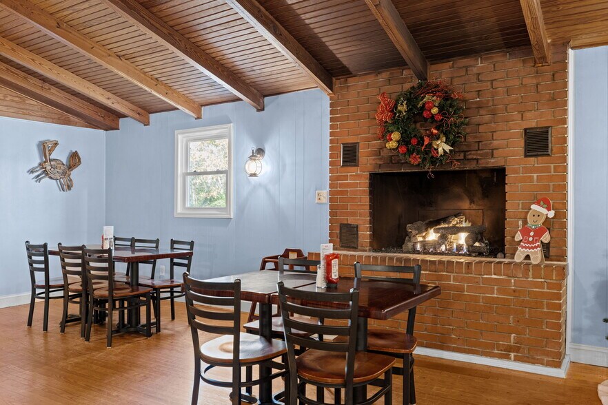 More Photos Of 2383 Hwy 58, Swansboro Restaurant For Sale