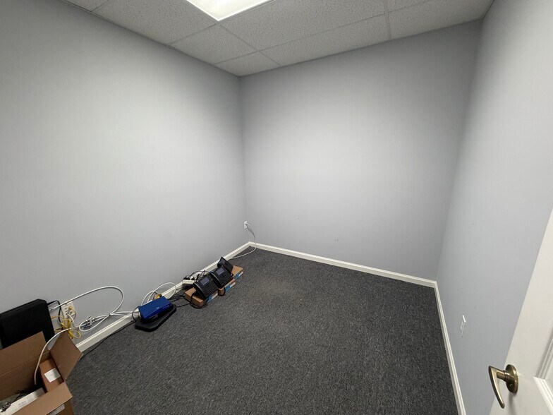 More Photos Of 1095 Jupiter Park Dr, Jupiter Light Manufacturing For Lease