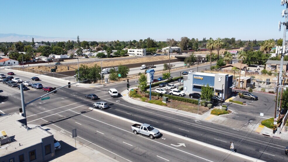 More Photos Of 18 S Chester Ave, Bakersfield Freestanding For Sale