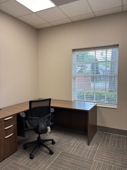 More Photos Of 1936 Boothe Cir, Longwood Medical For Lease