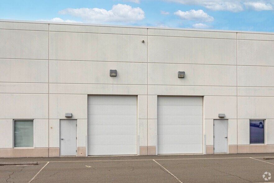 More Photos Of 22831 Silverbrook Center Dr, Sterling Warehouse For Lease