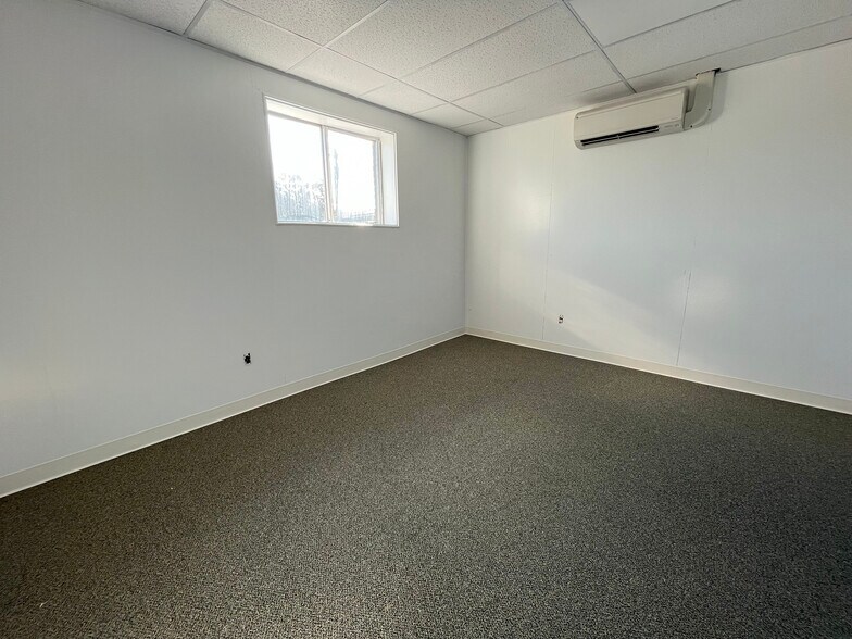 More Photos Of 1706 W Lusher, Elkhart Industrial For Sale