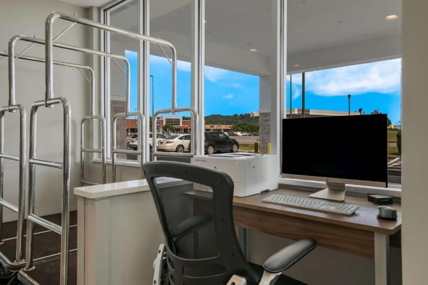 More Photos Of 680 Winfield Dunn Pky, Sevierville Hotel For Sale