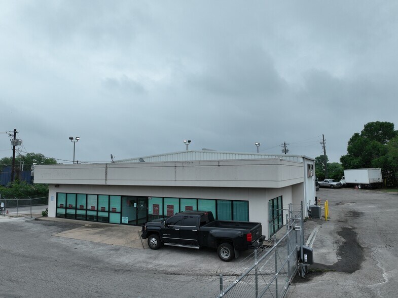 More Photos Of 6415 E US HWY 290, Austin Showroom For Lease