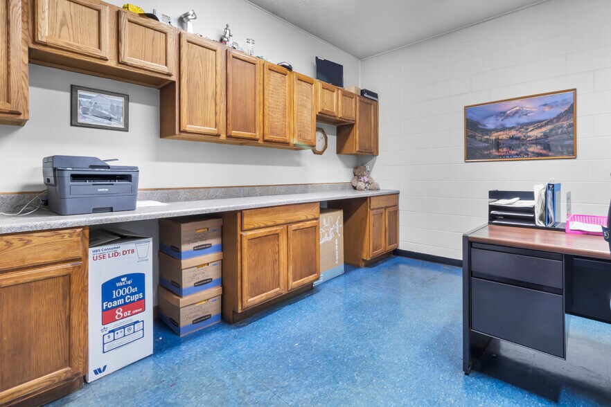 More Photos Of 4210 W Morris St, Indianapolis Warehouse For Lease