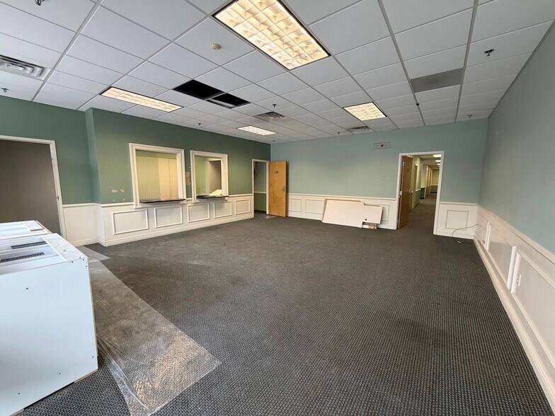 More Photos Of 464 Boston Post Rd, Orange Storefront Retail Office For Lease