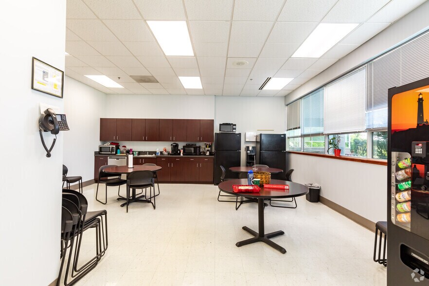 More Photos Of 17475 Jovanna Dr, Homewood Medical For Lease