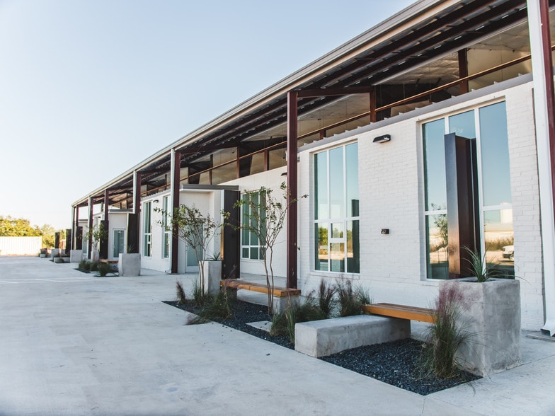 More Photos Of 1019 S Heatherwilde Blvd, Pflugerville Research And Development For Lease