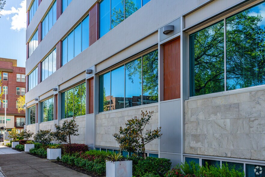More Photos Of 2020 L St, Sacramento Office For Lease