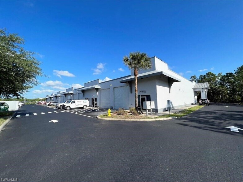 More Photos Of 3945 Tollhouse Dr, Naples Warehouse For Lease