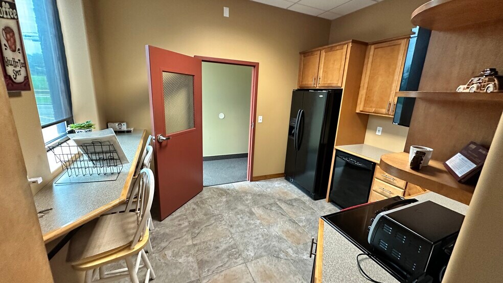 More Photos Of 100 Windermere Ave, Ellington Warehouse For Lease