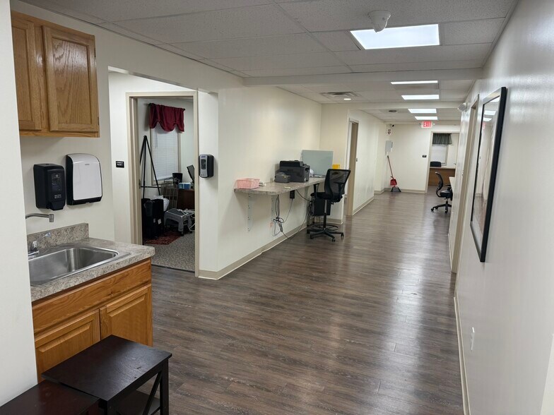More Photos Of 2 Emma Ln, Clifton Park Medical For Lease