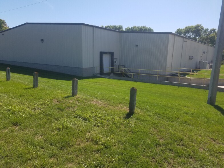 More Photos Of 2208 Trott Ave SW, Willmar Flex For Sale