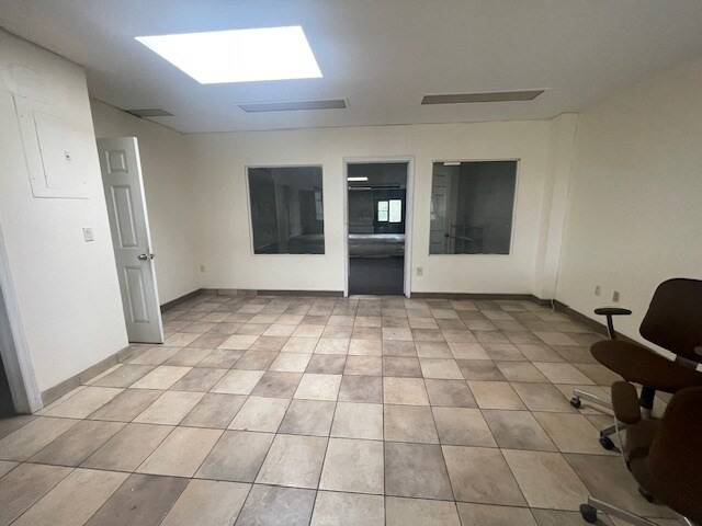 More Photos Of 24-24 49th St, Astoria Warehouse For Lease