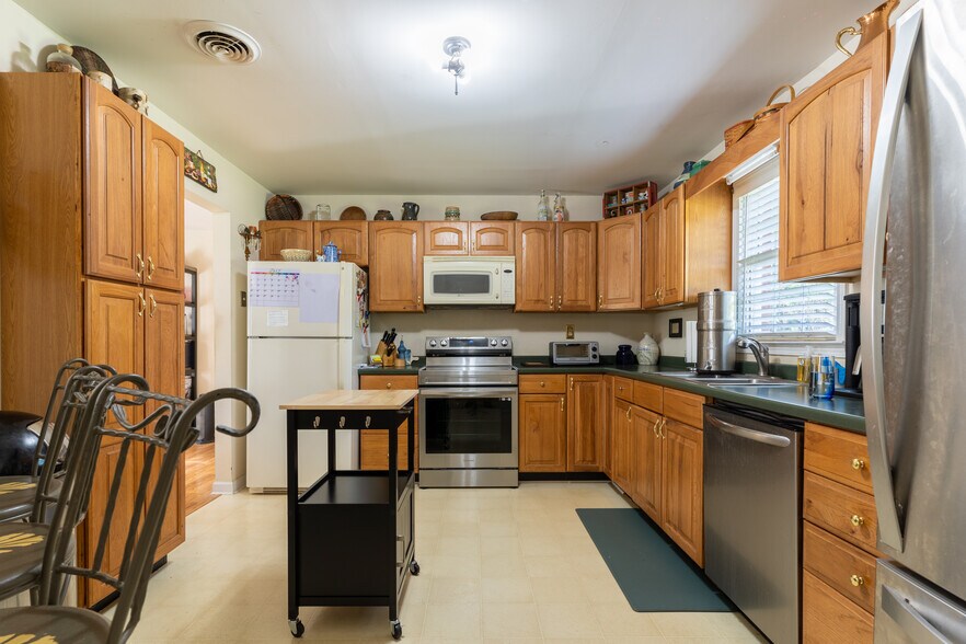 More Photos Of 1537 Jackson St, Locust Grove Office Residential For Sale