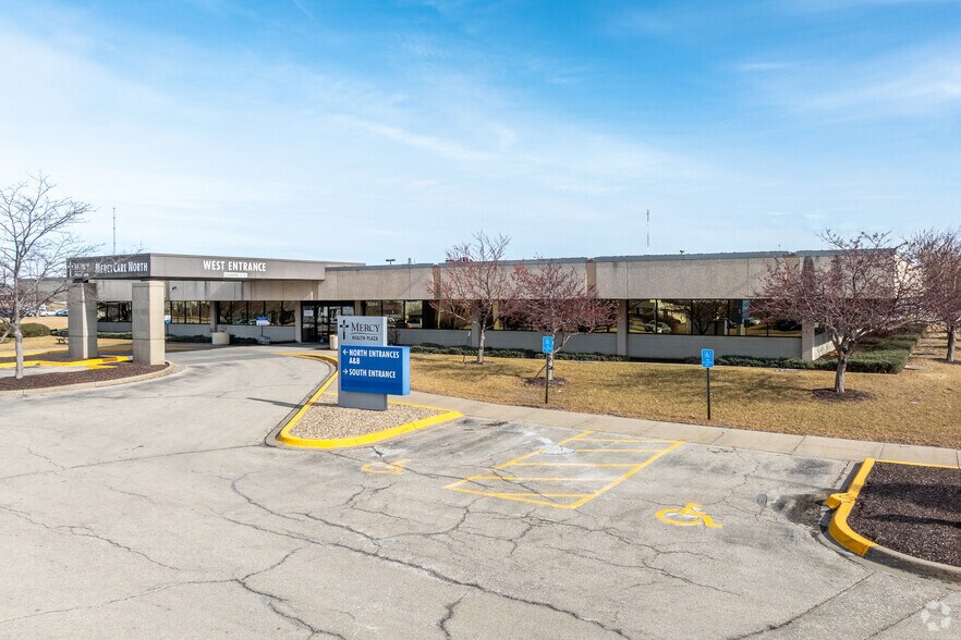 Primary Photo Of 5264 Council St NE, Cedar Rapids Medical For Lease