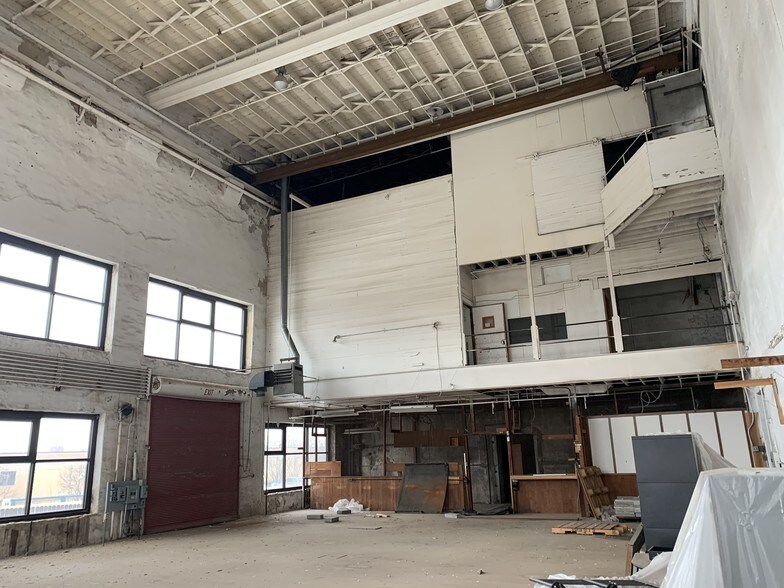 More Photos Of 612 New Hampshire St, Lawrence Office For Lease