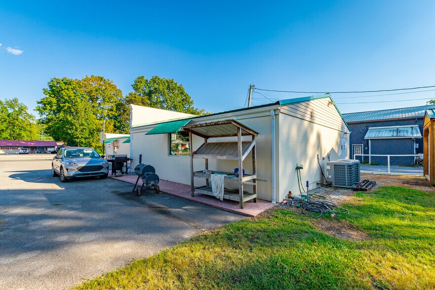 More Photos Of 15781 Rankin Ave, Dunlap Freestanding For Sale