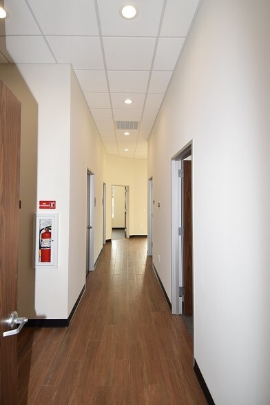 More Photos Of 7515 Oak Bluff Dr, Magnolia Office For Lease