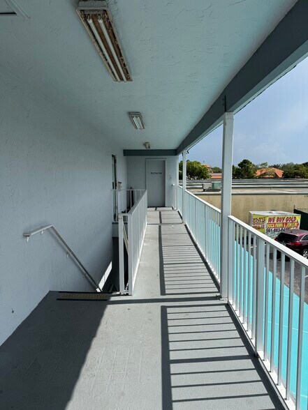 More Photos Of 9834-9850 Sandalfoot Blvd, Boca Raton General Retail For Sale