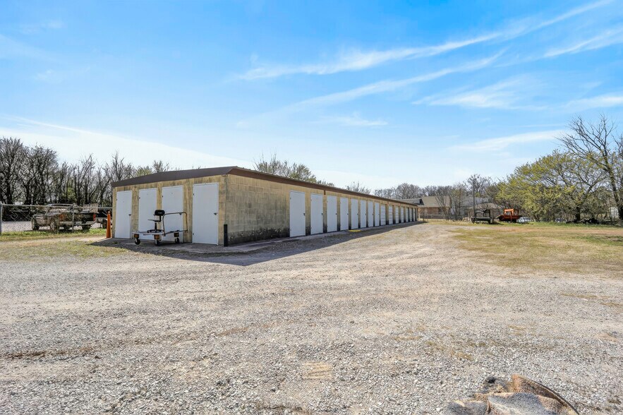 More Photos Of 1505 N Main St, Newcastle Warehouse For Sale