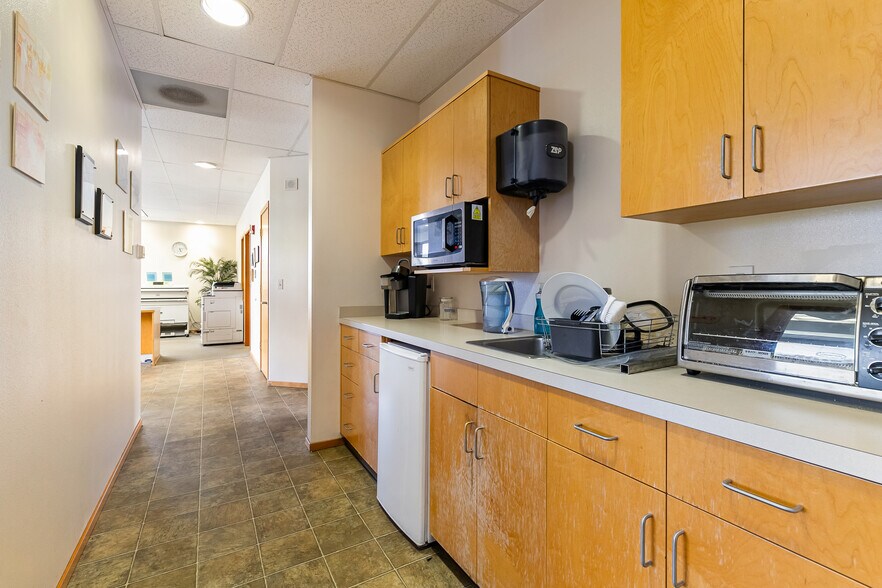 More Photos Of 7135 Delta Line Rd, Ferndale Warehouse For Sale