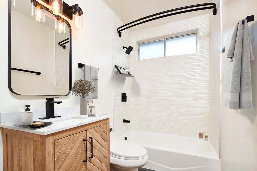 More Photos Of 204 N Manhattan Pl, Los Angeles Apartments For Sale