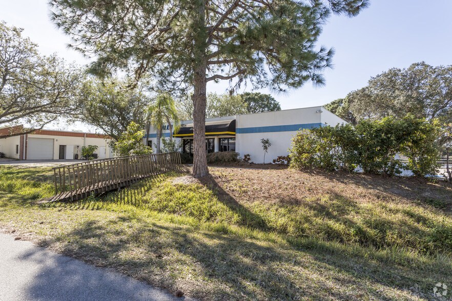 More Photos Of 263 Field End St, Sarasota Warehouse For Sale