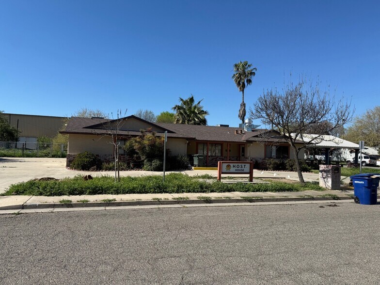 More Photos Of 405 S 4th St, Patterson Specialty For Sale