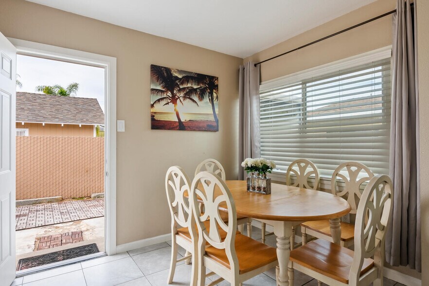 More Photos Of 1910 W Lincoln St, Long Beach Multifamily For Sale