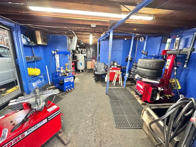 More Photos Of 973 Bergen St, Newark Auto Repair For Sale