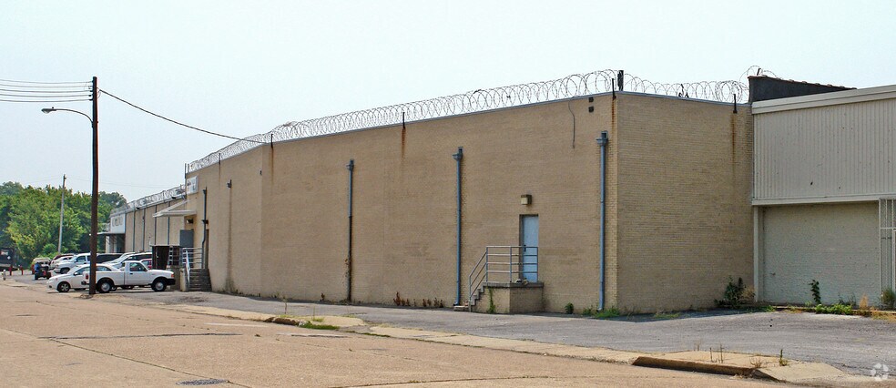 More Photos Of 633-641 Phelan Ave, Memphis Warehouse For Lease