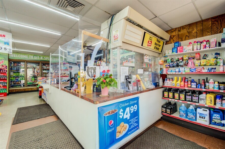 More Photos Of 1705 SW Frank Phillips Blvd, Bartlesville Service Station For Sale