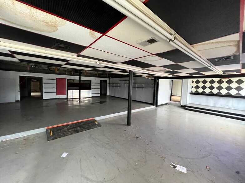 More Photos Of 4941 E Admiral Pl, Tulsa Flex For Lease